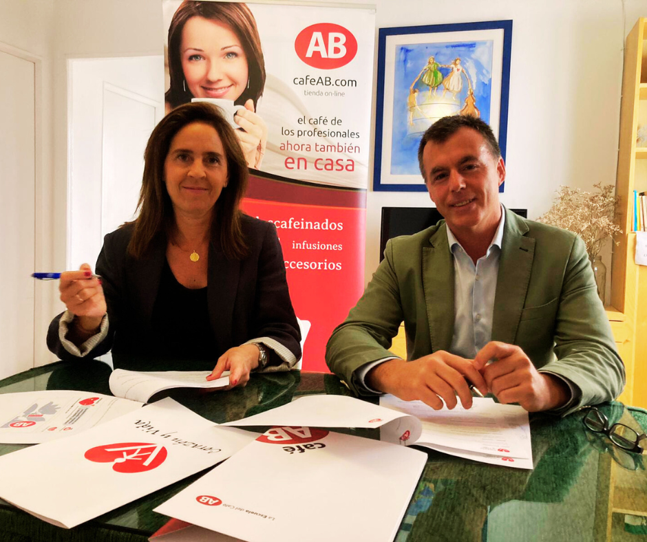 Firma acuerdo de colaboracion Corazon y Vida y Cafe AB