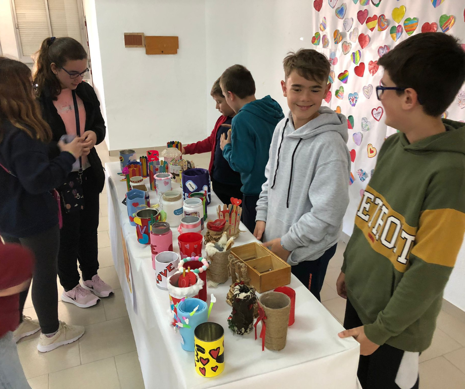 mercadillo solidario en el ceip virgen de tiscar